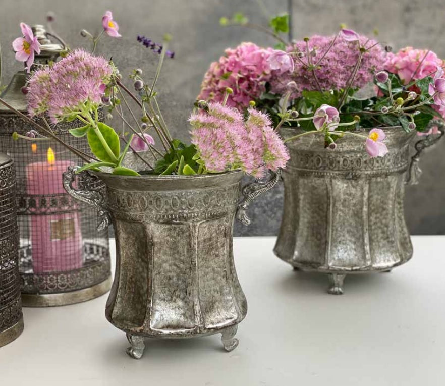 La Vida Zinkpotte i Antik Sølv på Løvefødder, H24xD23 cm