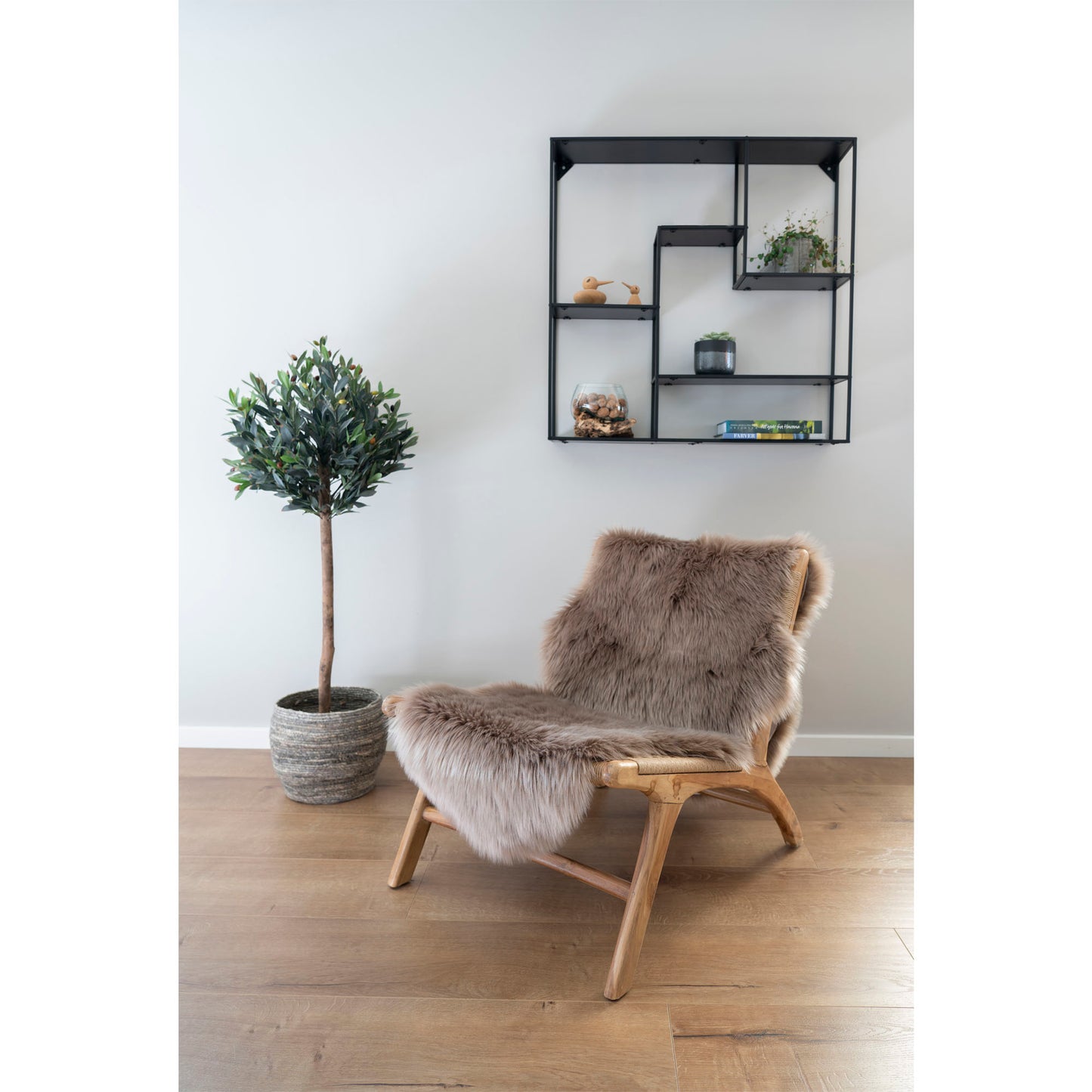 House Nordic - Imiteret lammeskind i mushroom 60x180 cm