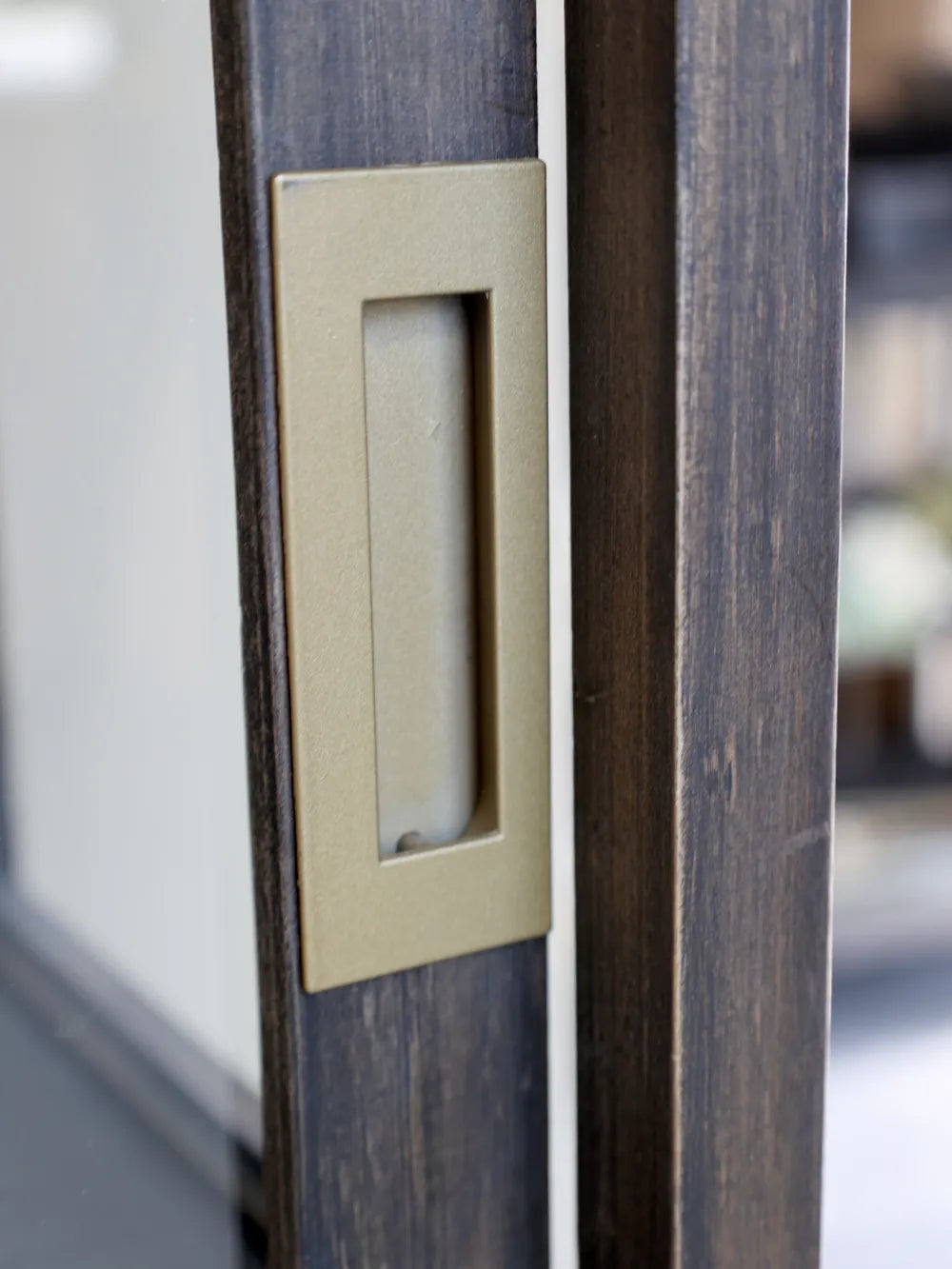 Chic Antique - Vitrineskab m. skydelåger