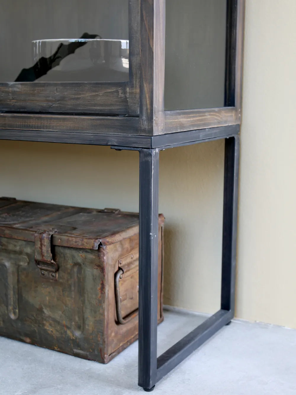 Chic Antique - Vitrineskab m. skydelåger