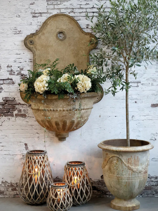 Chic Antuque - Gl. Fransk Fontæne m. dekor til dekoration