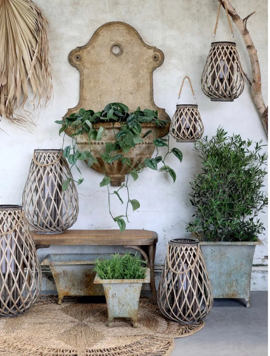 Chic Antuque - Gl. Fransk Fontæne m. dekor til dekoration