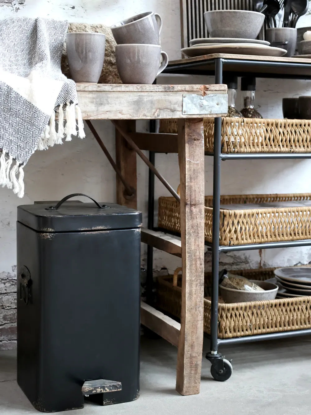 Chic Antique Factory Skraldespand - Rustik Jernskraldespand i Antiksort