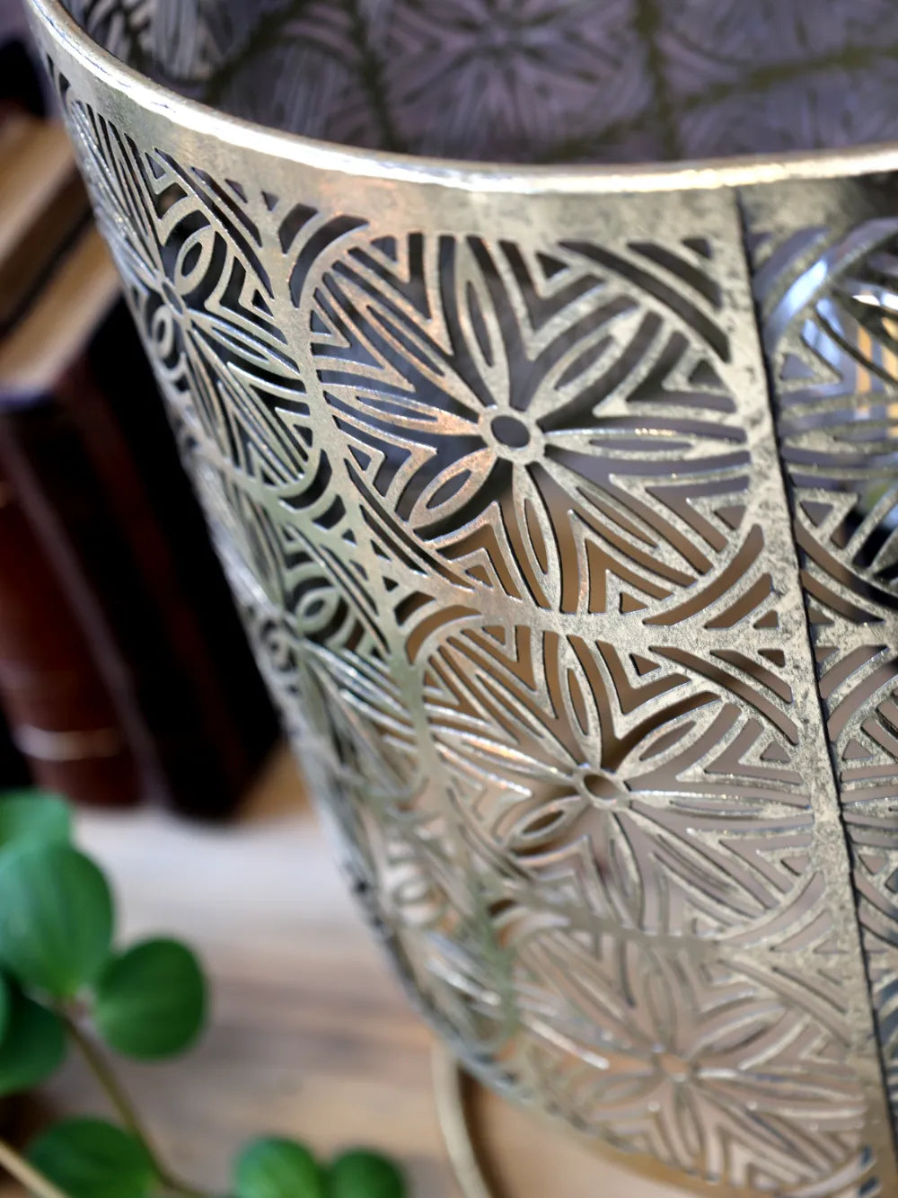 Chic Antique - Lampe m. mønster, antique messing