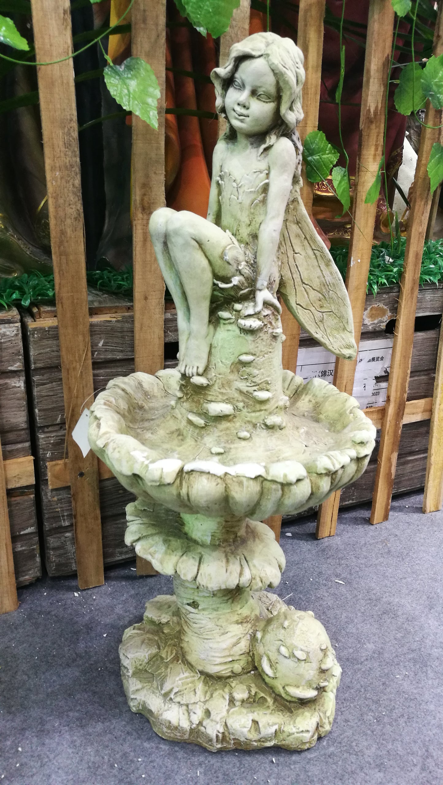 Brugskunst By DT - Havefigur Fe på fuglebad 78 cm