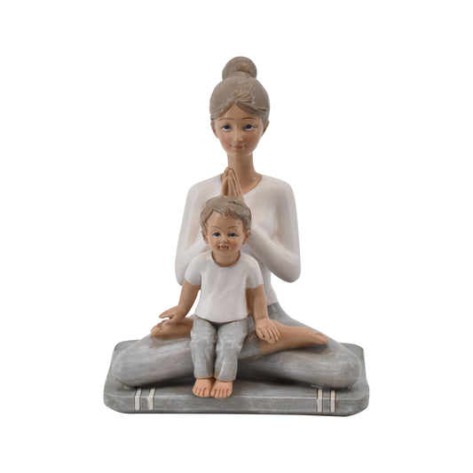 La Vida - Yogadame, siddende, med søn