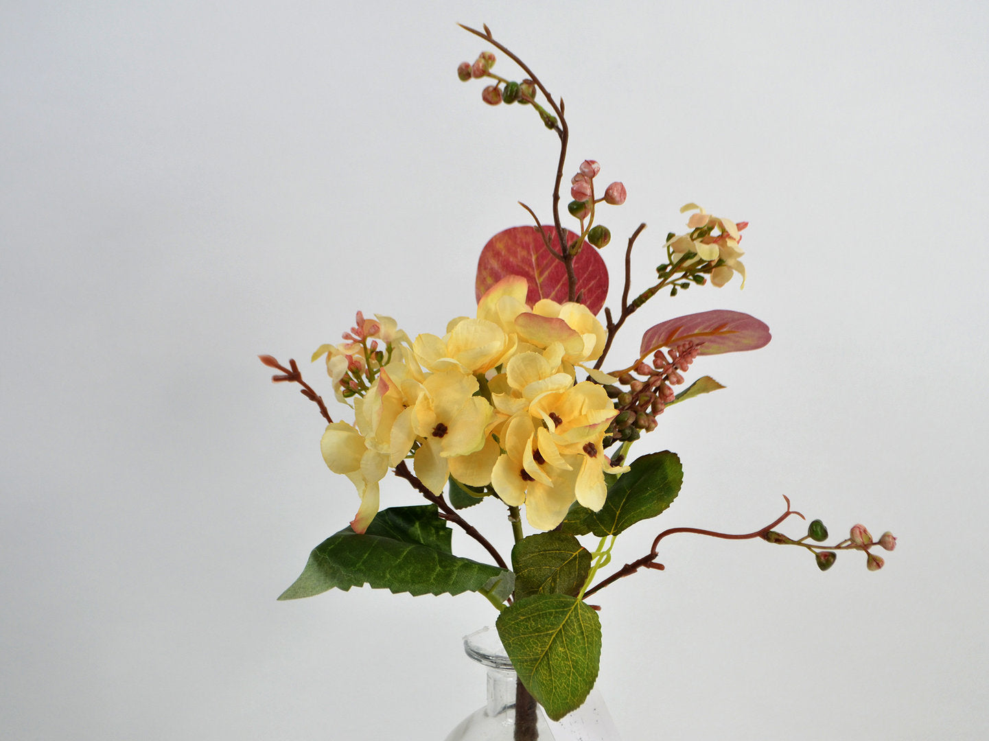 Deko Florale - Blomst-bær-vedbend-buket 40cm, creme