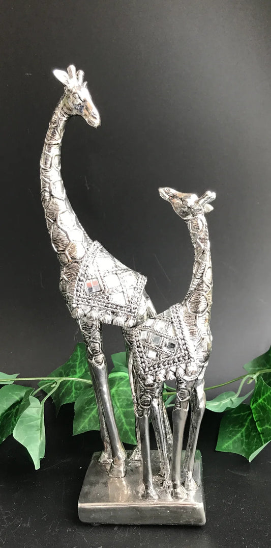 Elegant Silver Giraffe Couple with Mirror Effects - Decorative Design (31 cm)