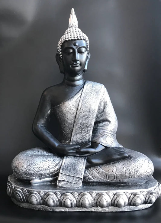 Siddende Buddha Figur - 70 cm Høj, Sølv Design, Lysmodel
