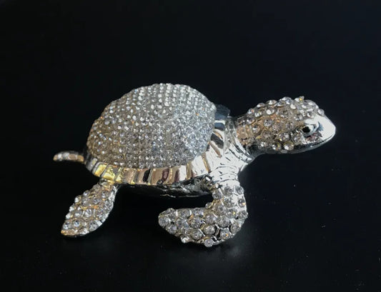 Sølv Smykkeskrin i Metal Skildpadde Design med Glimtende Smykkesten - 8 cm