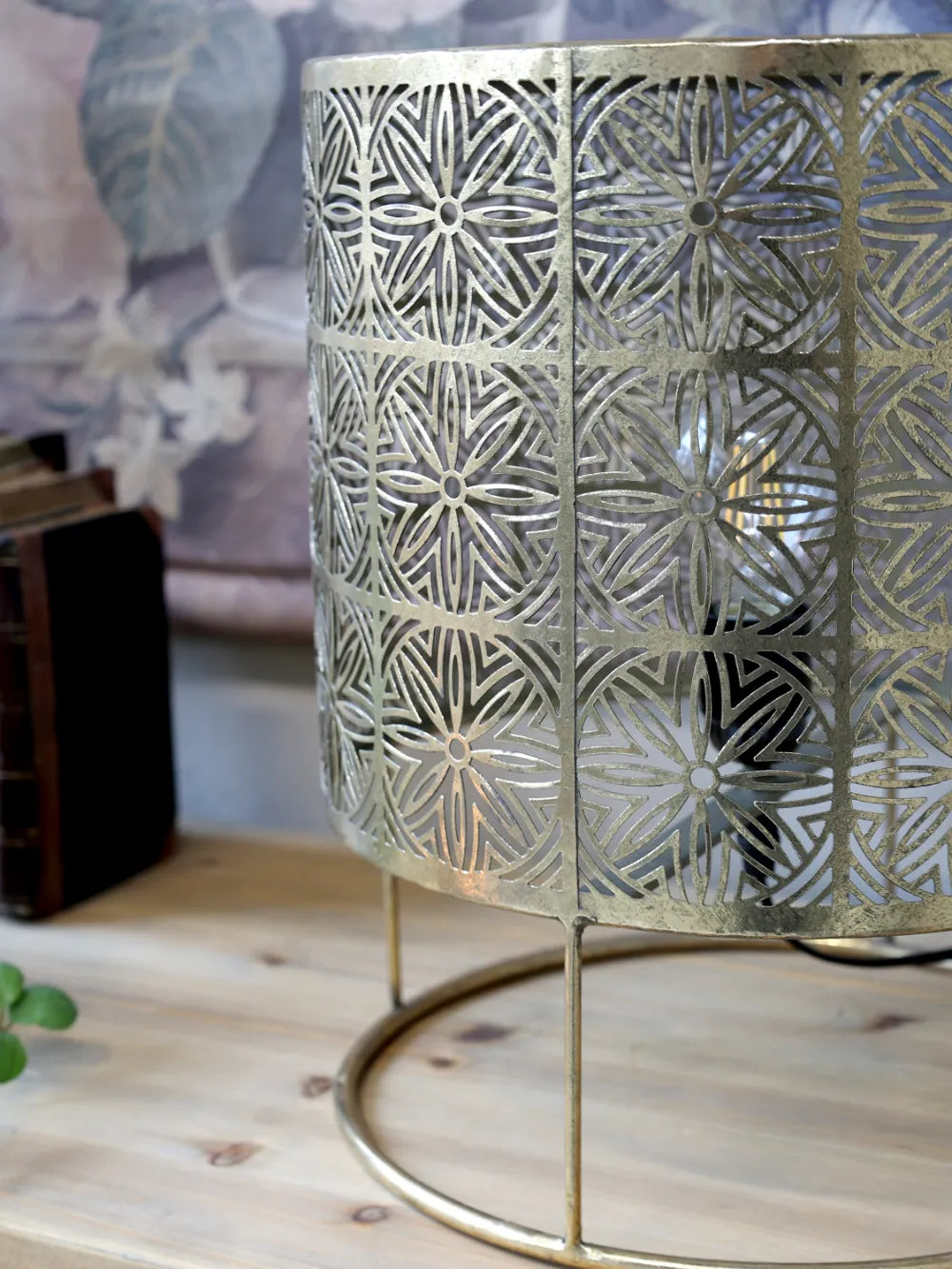 Chic Antique - Lamp with pattern, antique brass